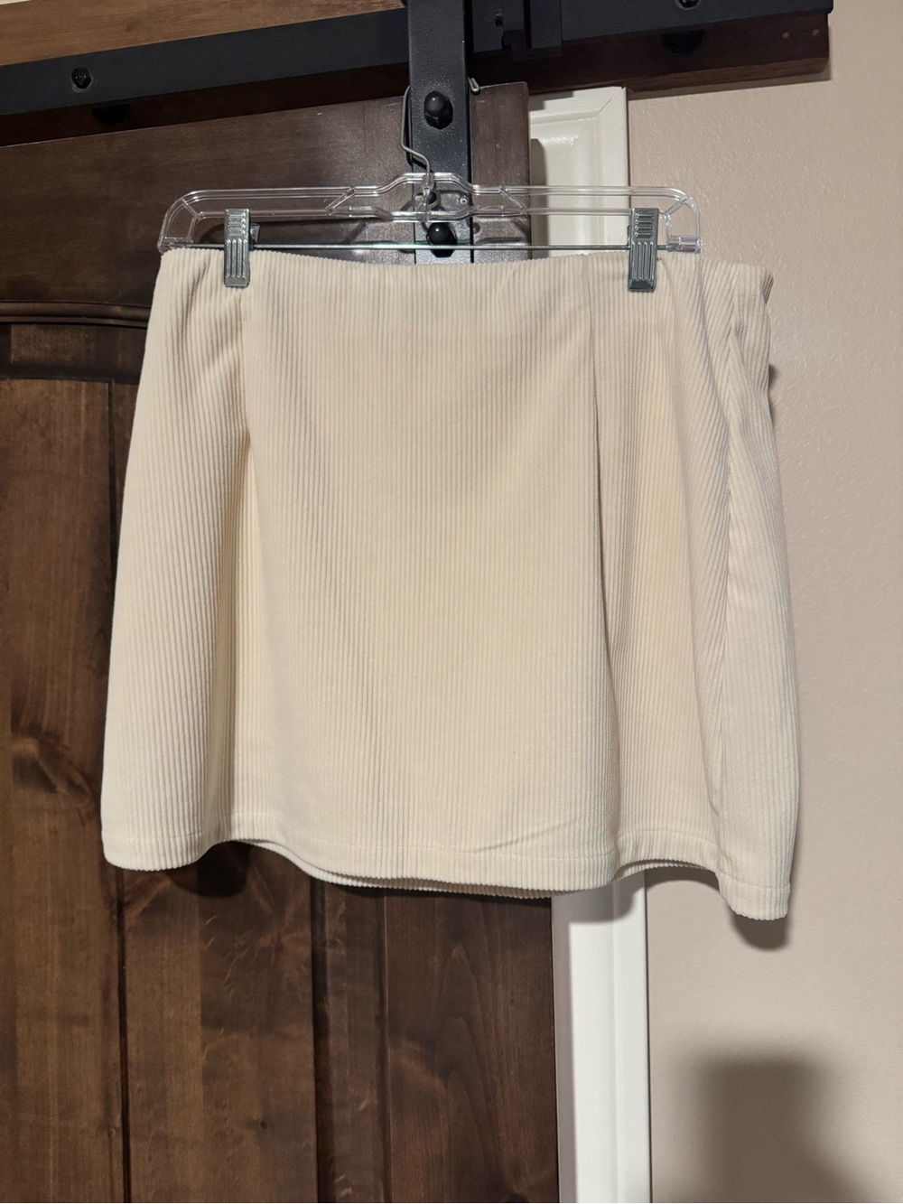 HALARA Cream Ribbed Mini Skirt